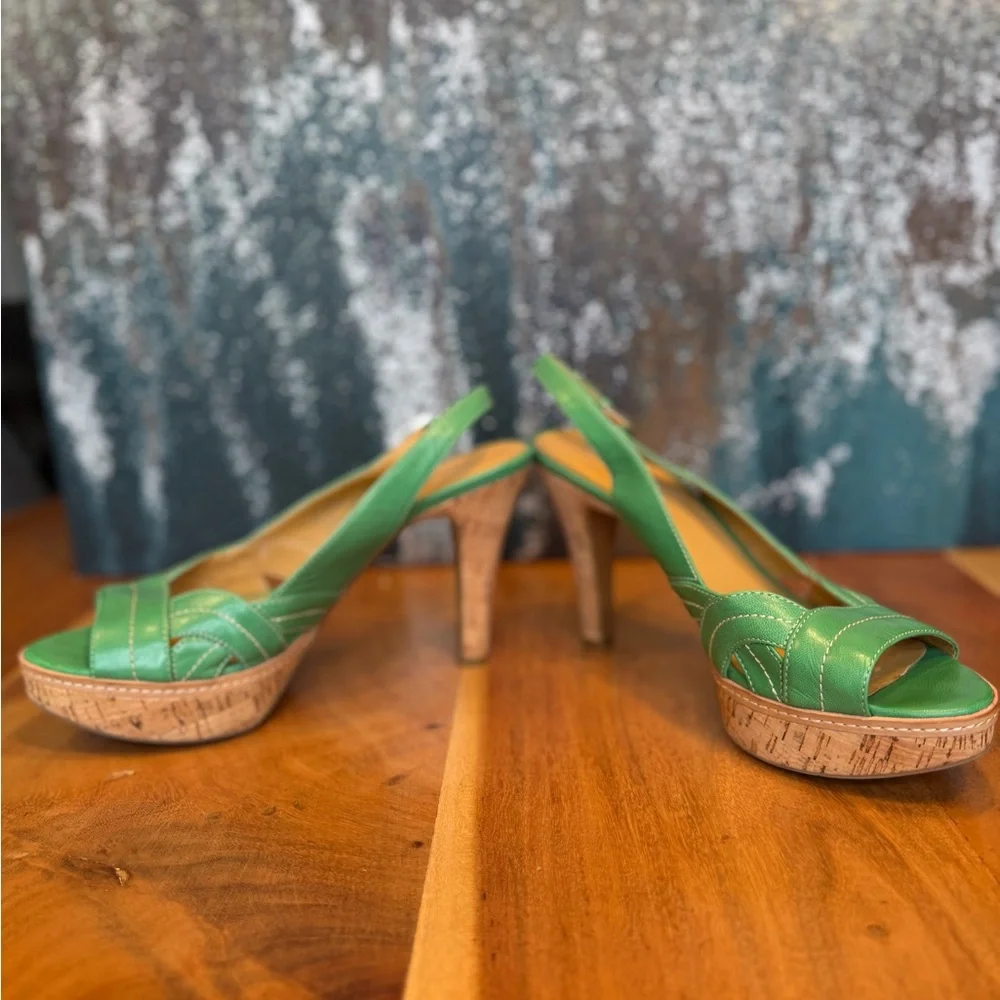 Nine West Vintage Y2K Green/Tan Leather Cork Platform Heels (GUC)